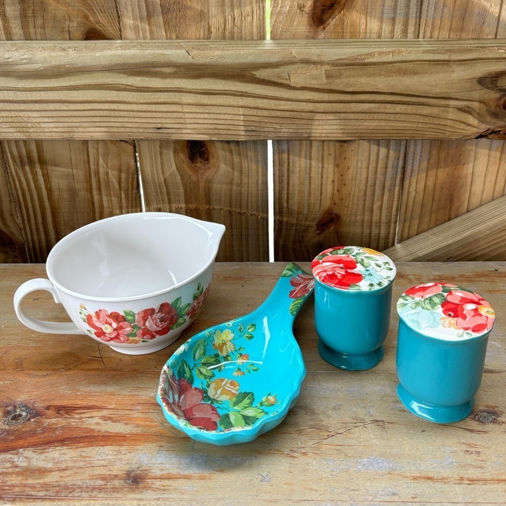 4 Pieces Pioneer Woman Vintage Floral Stoneware & Melamine Dishes